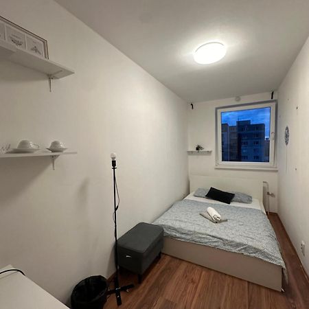 Room 1 Km From Center Bratislava Buitenkant foto
