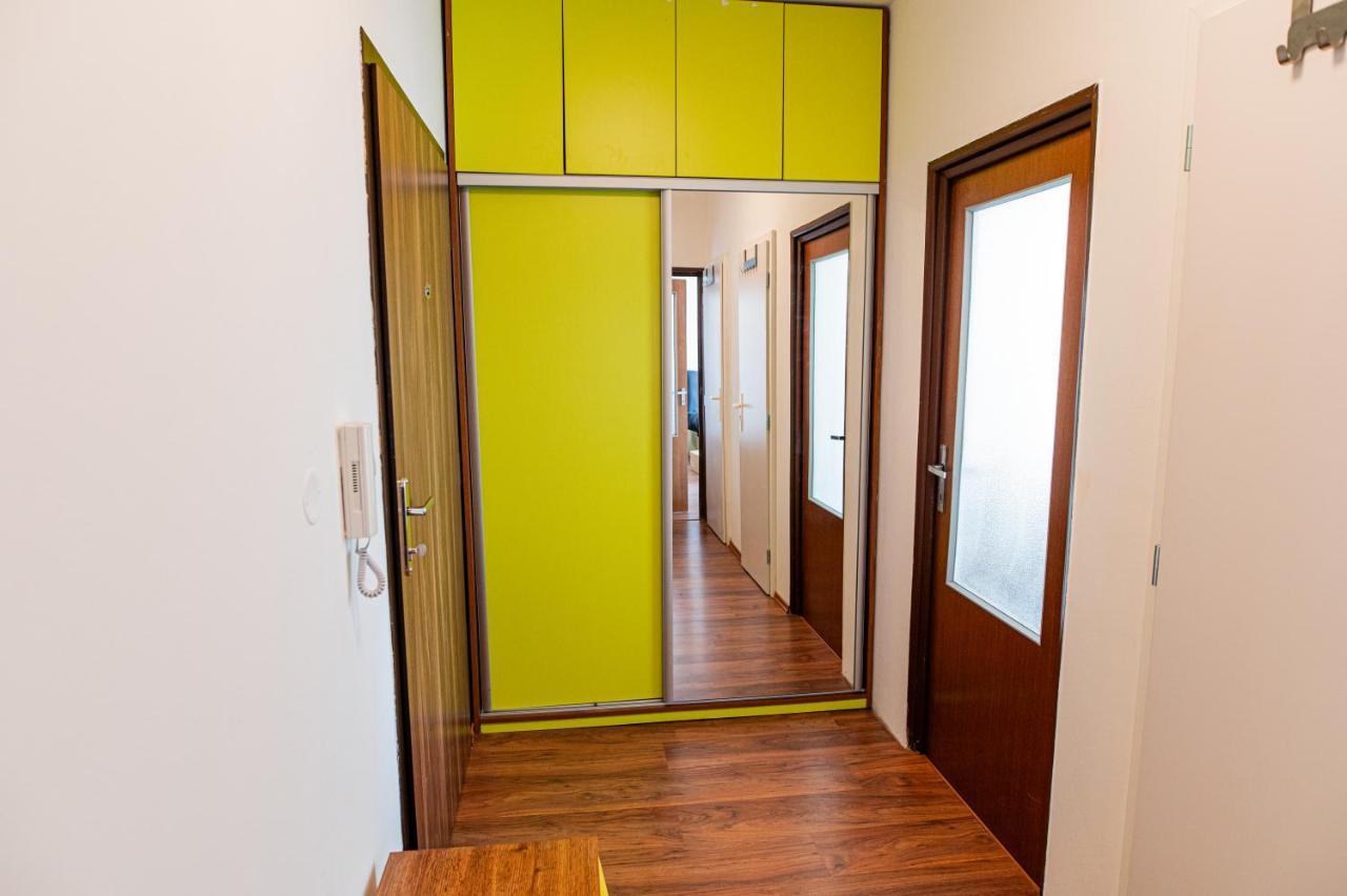 Room 1 Km From Center Bratislava Buitenkant foto