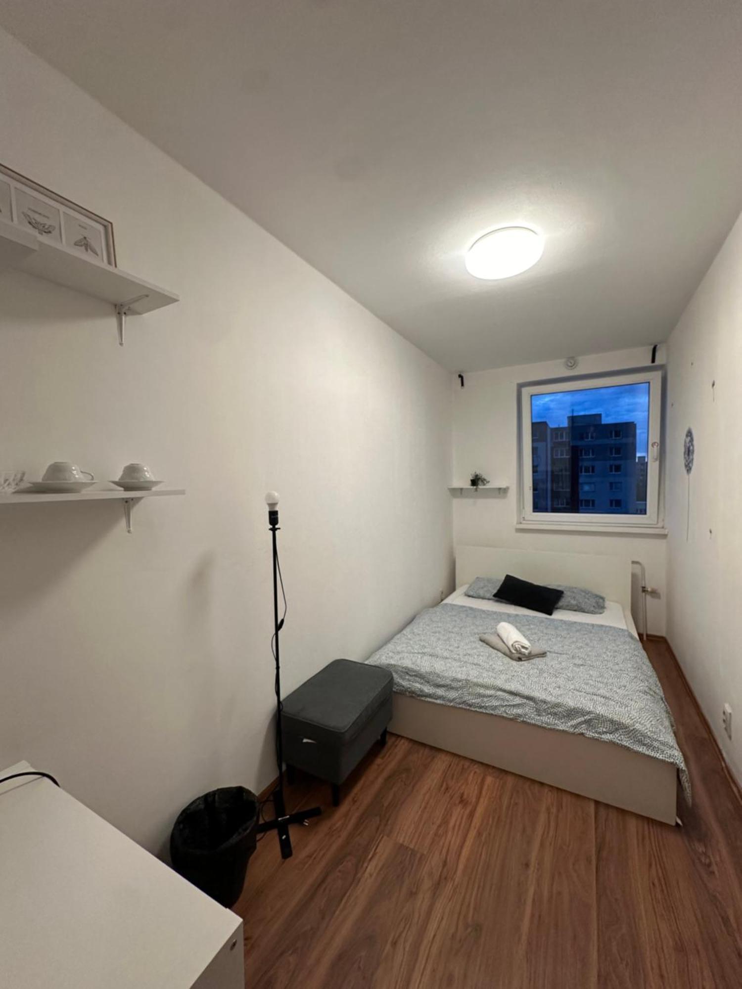Room 1 Km From Center Bratislava Buitenkant foto